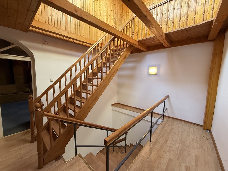 Ofer spre vanzare Cladire cu 18 Camere in Centrul Orasului