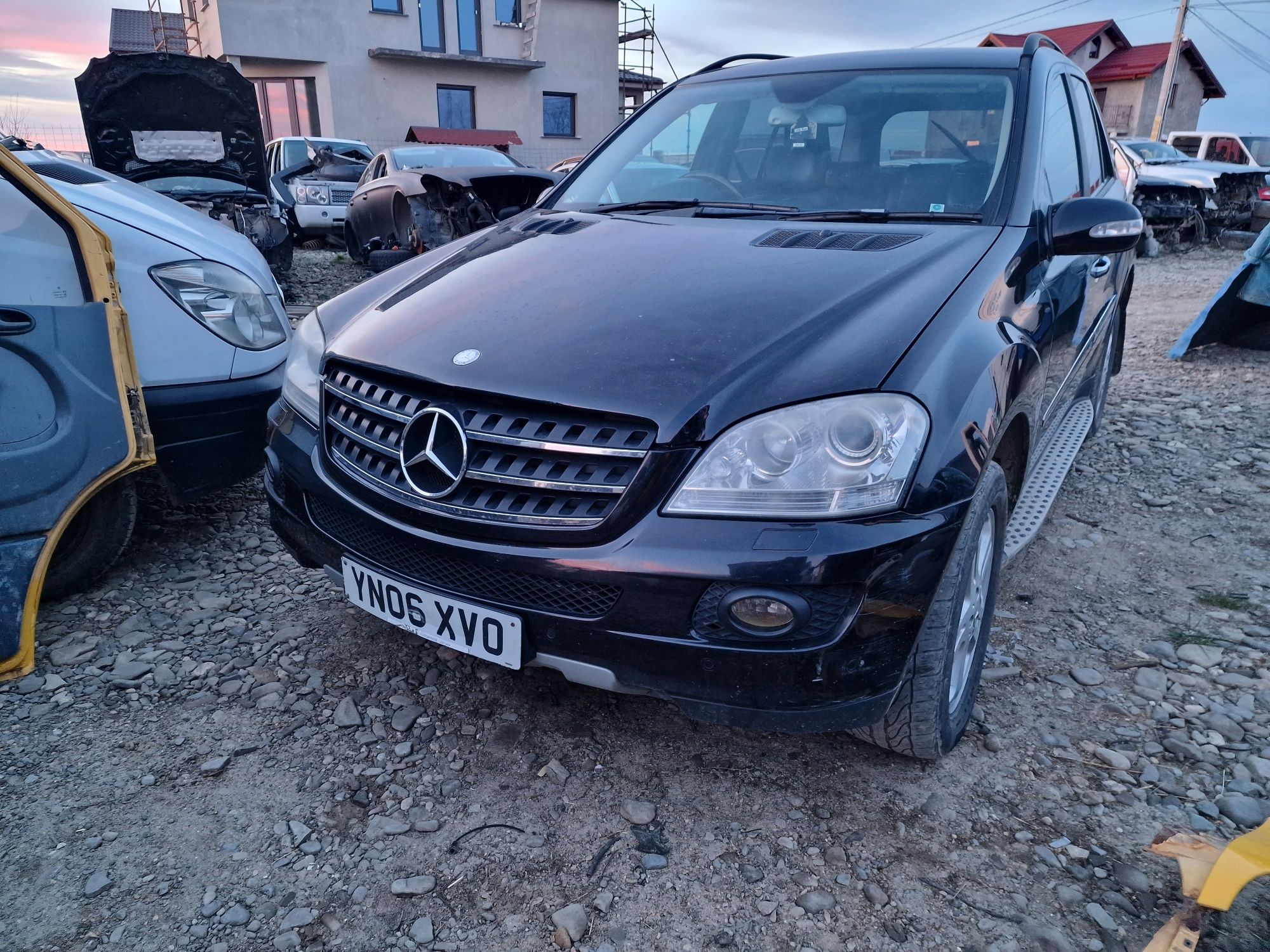 Bară față capota tragher far grila mercedes ml w164