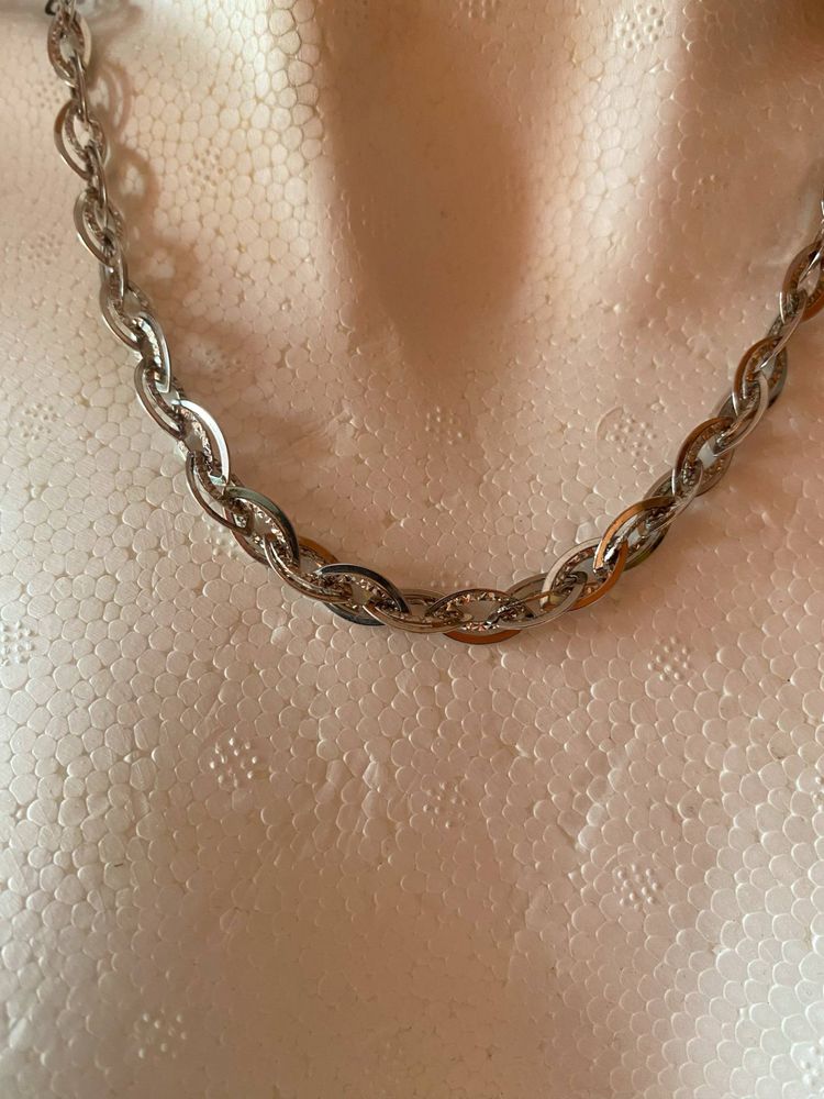 Vand lantisor de argint foarte frumos
