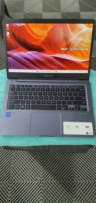 Laptop ASUS E406M