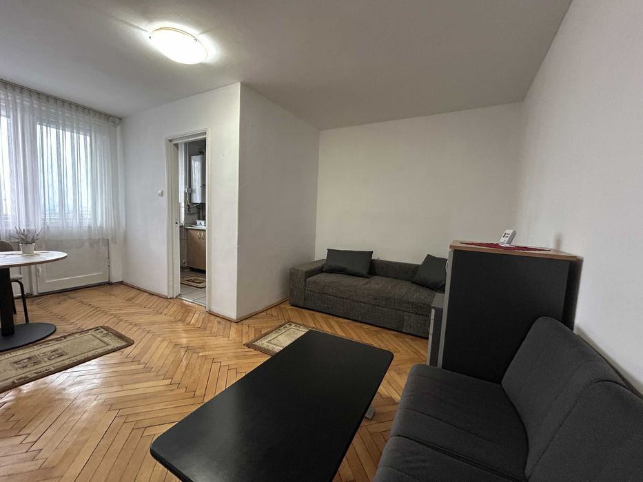 Ultracentral, inchiriez apartament cu o camera, mobilat si utilat