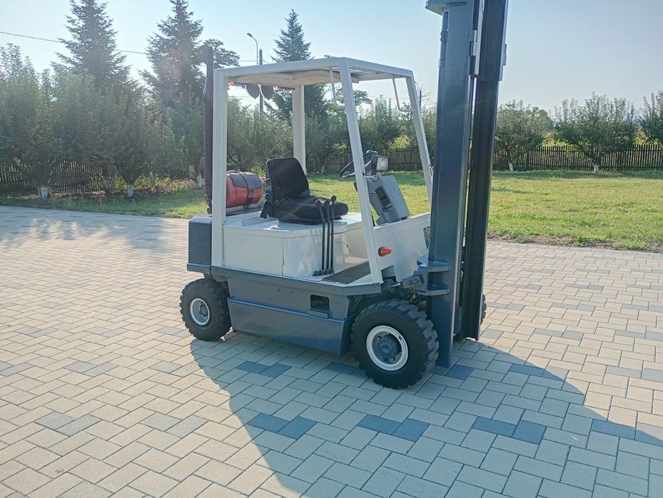 Motostivuitor Kalmar 3.5tone masa proprie ridica 2.5tone GPL translați