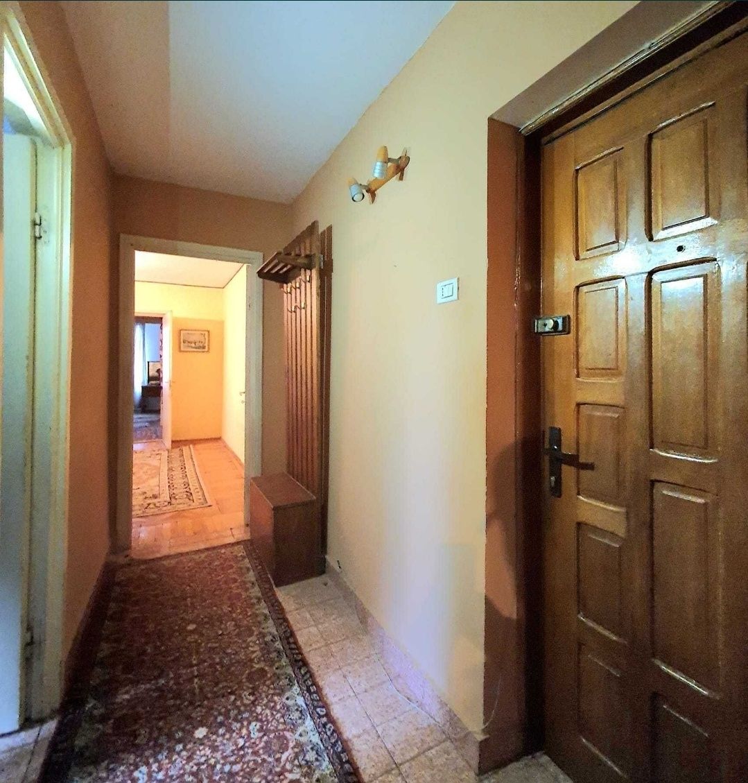 Apartament Onesti zona ultra-centrala, 3 camere, 59 mp