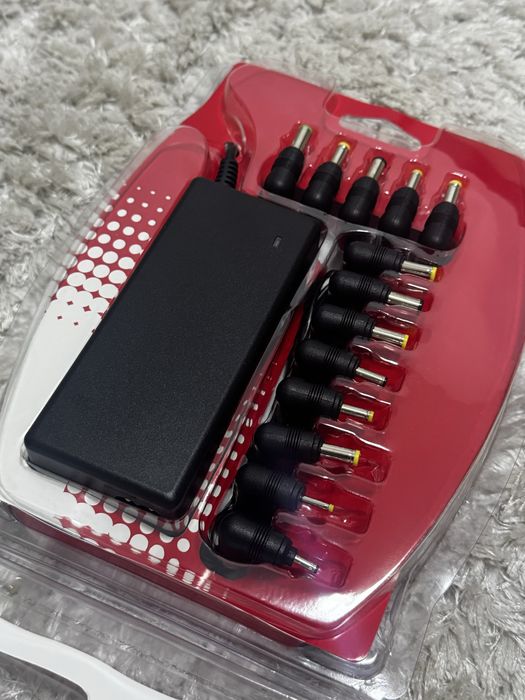 Incarcator universal pentru Laptop, o gama larga de mufe de alimentare
