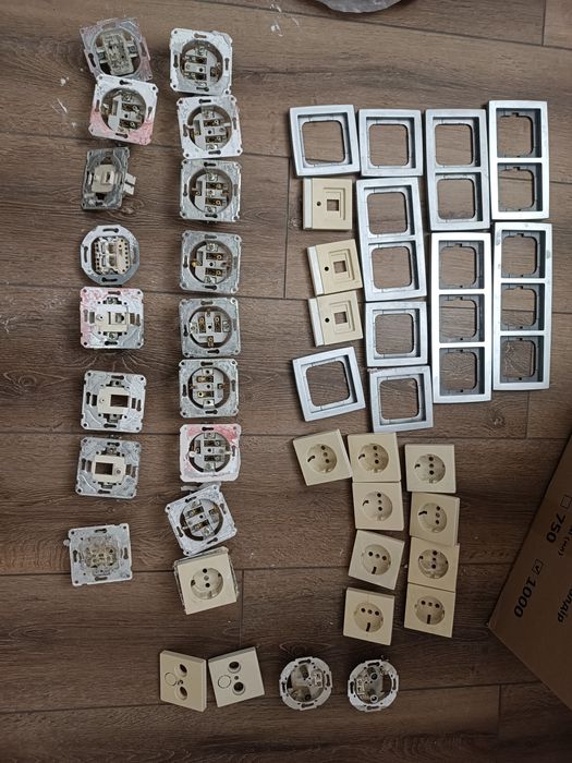 Розетки 220, под антенну, под телефон, под интернет