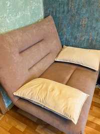 Большое кресло с подушками