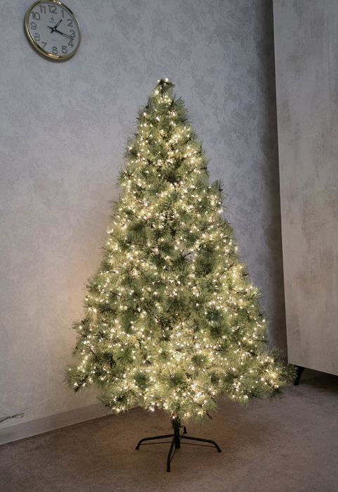 Продам новогоднюю ёлку с гирляндой роса