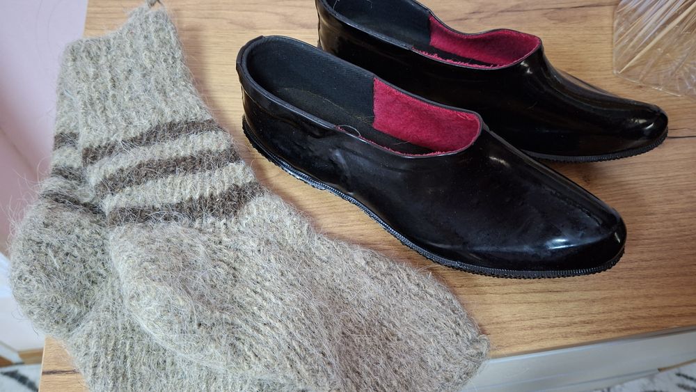 Продаётся галоши резиновые лакированные