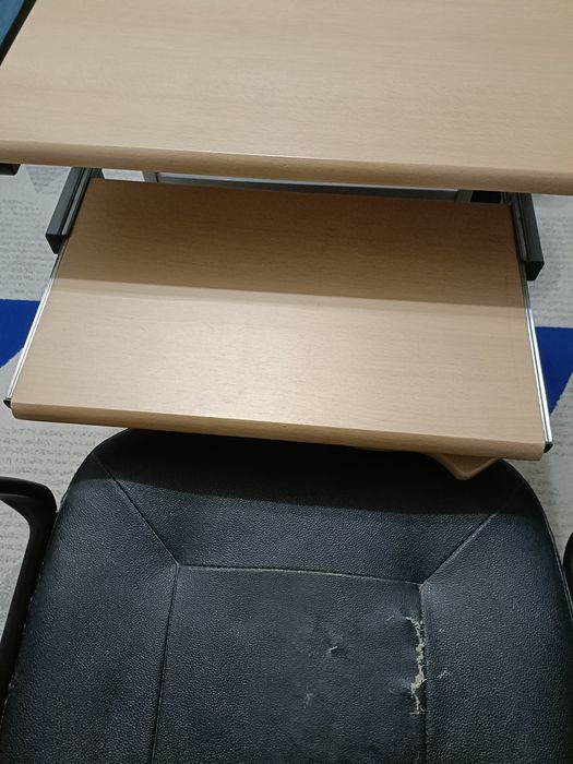 Vând birou +scaun birou