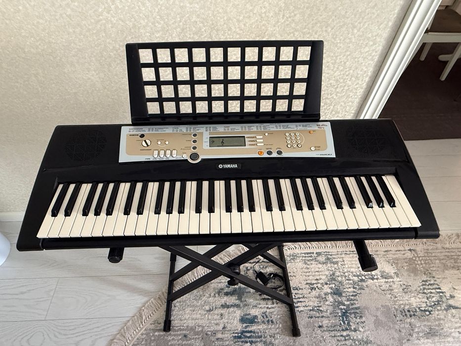 Yamaha PSR-r200, в хорошем состоянии