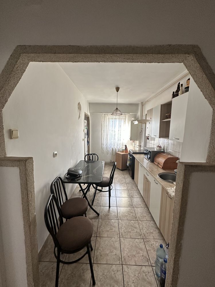 Chirie Apartament Etaj 3