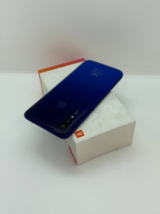 Redmi 7 sotiladi dastavka bor