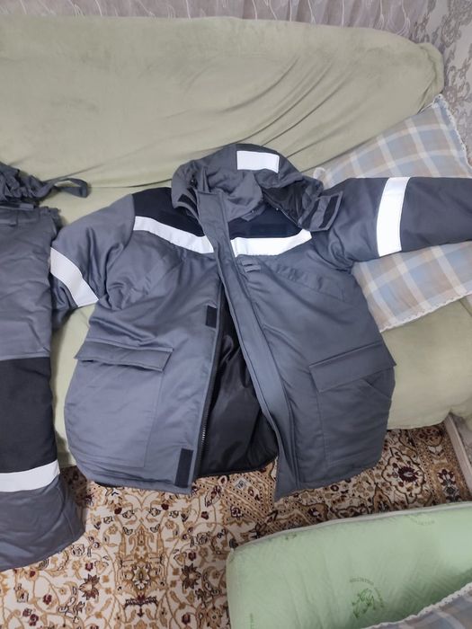 Продам спецовку с комбинезоном