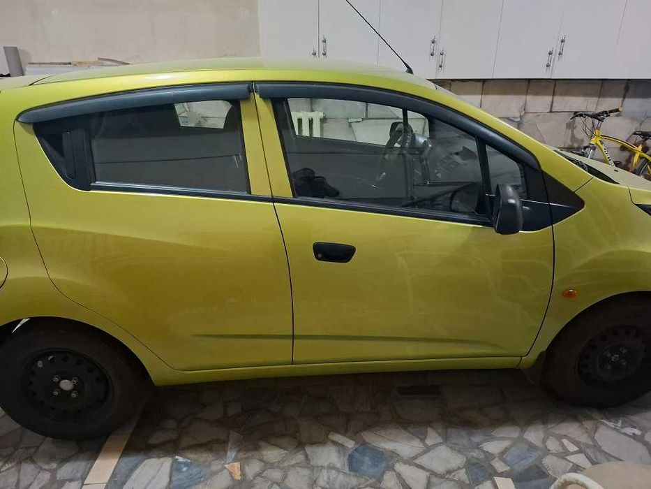 Spark 2010, 4-pozitsiya, yashil, egasi, taksi emas.