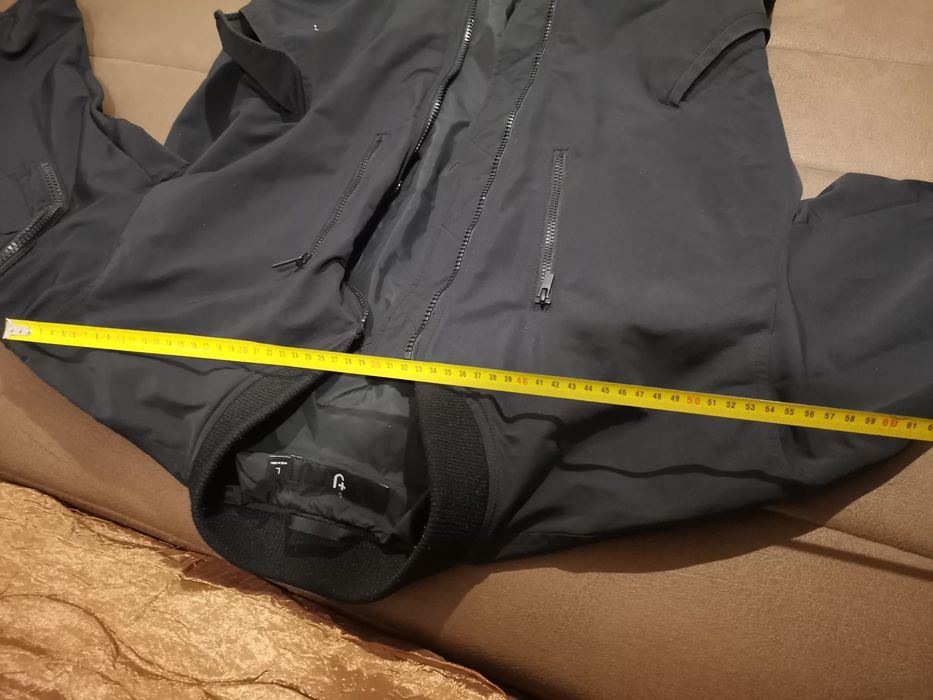 Яке тип бомбър, мъжко.