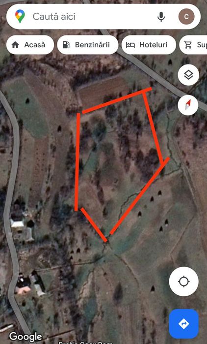 Teren cu priveliște frumoasa , traversat de un mic parau