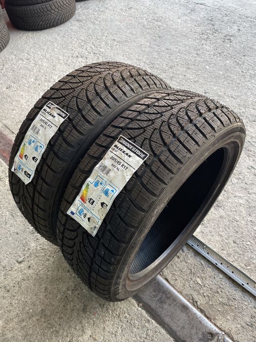 2 броя Нови Зимни Гуми 205/45/17 BRIDGESTONE LM 32