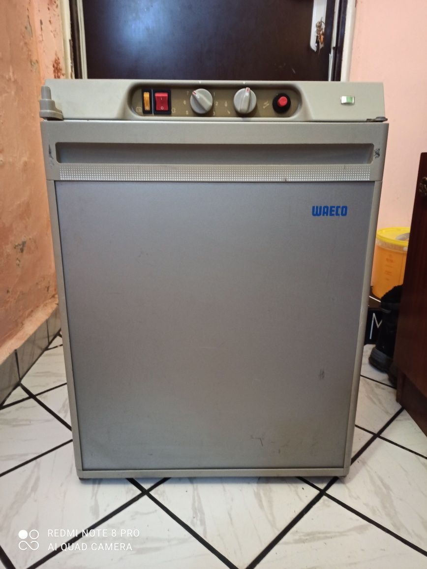 Хладилник на Газ,12V и 220V WAECO Combicool Cas-60