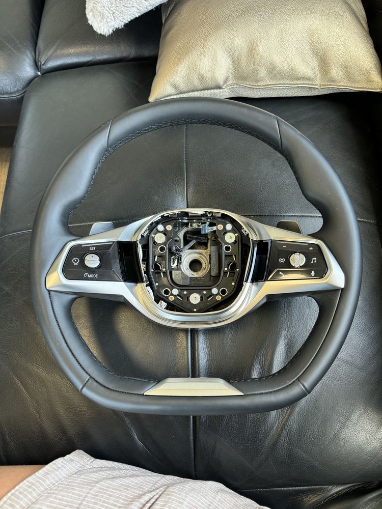 Спортен Кожен Волан за BMW G70 7-ма серия след 2022г