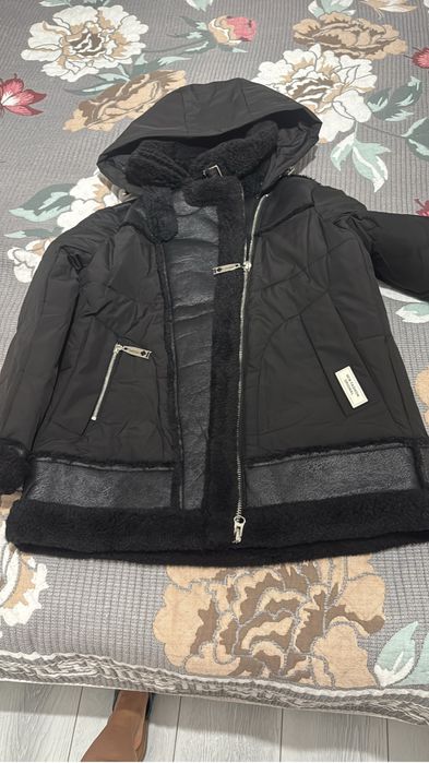 Продам куртку черную зимнюю
