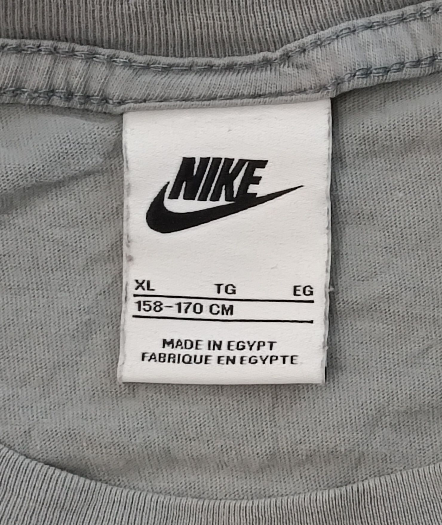 Nike Sportswear Repeat Tee оригинална тениска ръст 158-170см Найк
