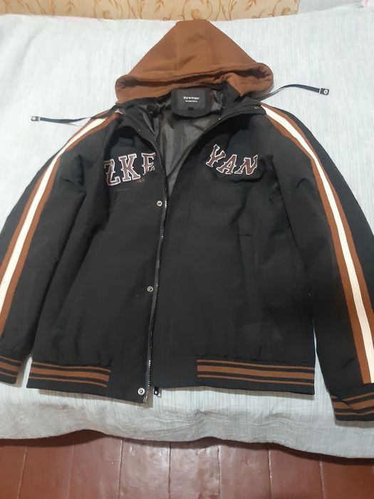 Женская молодёжная осенняя куртка.состояние отличное в идеале