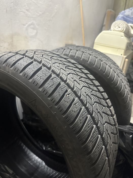 Гуми Dunlop 255/40/19 зимни ДОТ 4923