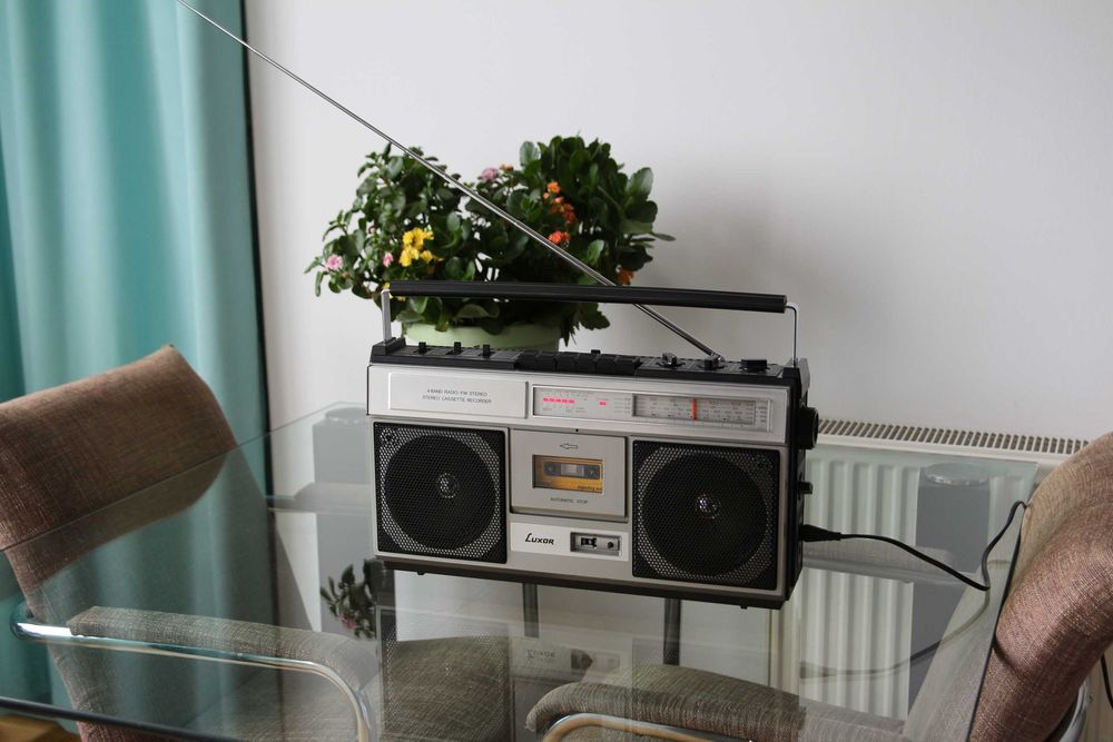 Radio casetofon Luxor 1109197 functional fabricat in Suedia in 1980