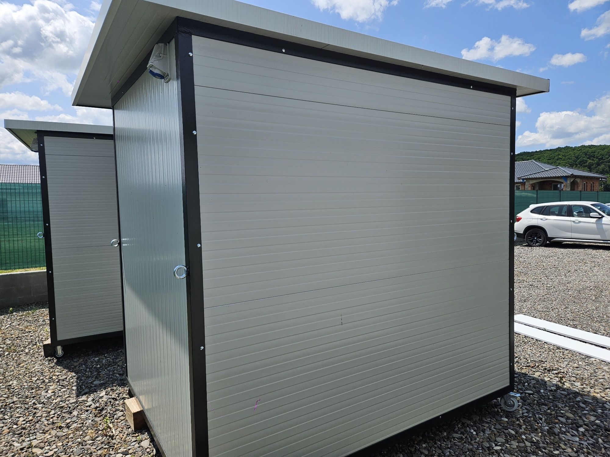 Vând containere/ chioscuri metalice de 3/2