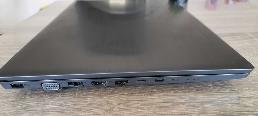 Лаптоп Lenovo V330-15IKB i7 / 12GB RAM / 256GB