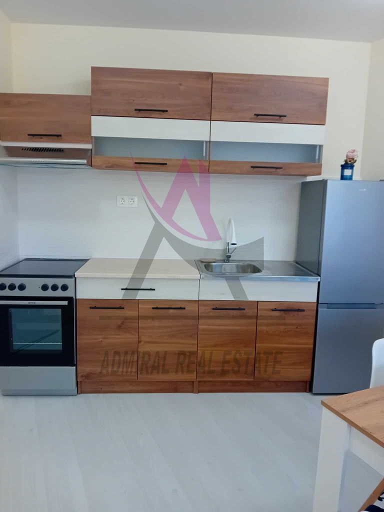 Дава се под наем Тристаен апартамент в Варна, Бриз - 86 кв.м за 600 € - Снимка #1