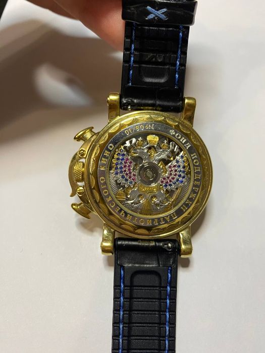 Редкие часы ручной работы.