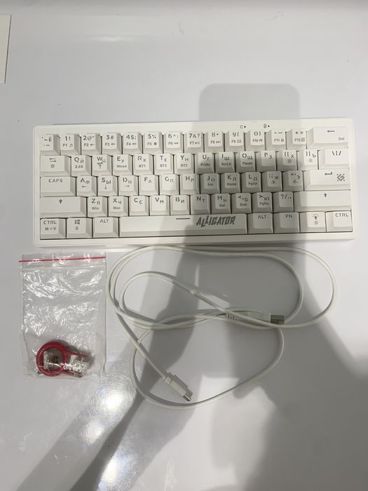 Клавиатура ALLIGATOR руский и английский языки не РАБОЧАЯ