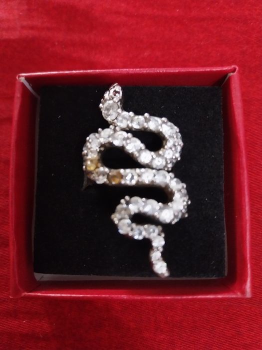 Сребърен пръстен с естествени камъни