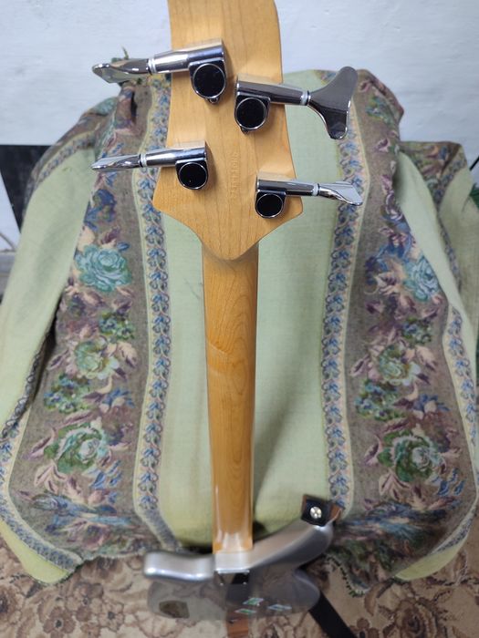 Бас гитара Yamaha rbx 270