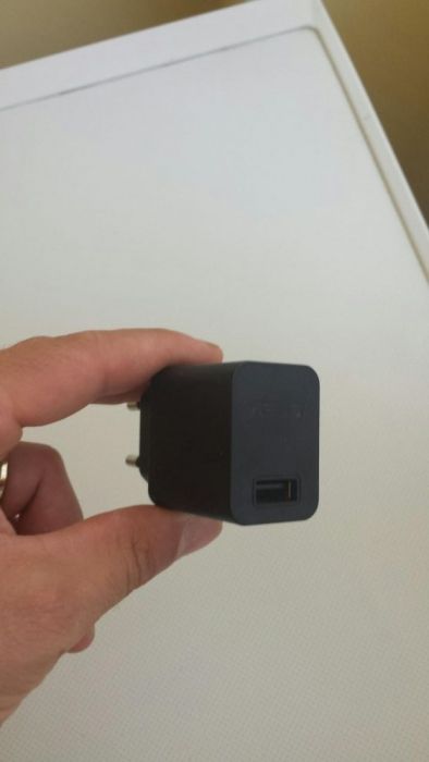 Vând alimentator Asus