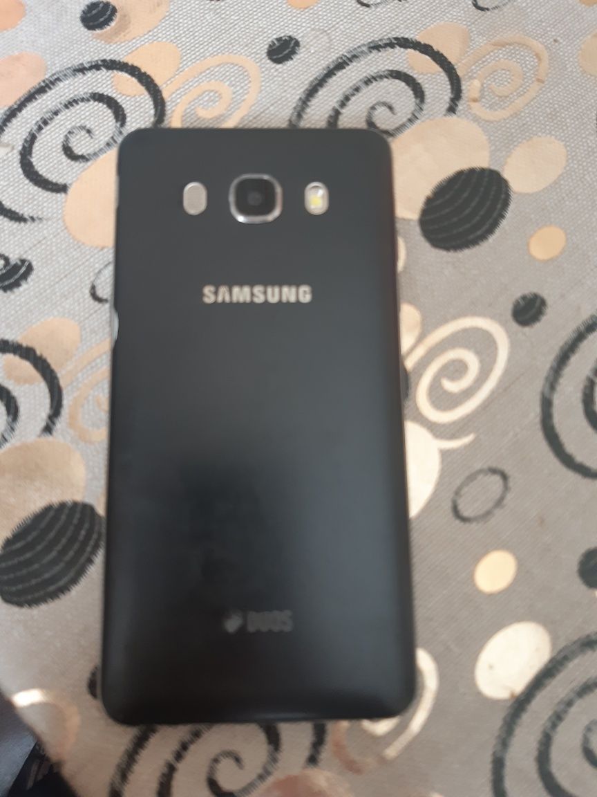 Samsung J5 с чехлом.