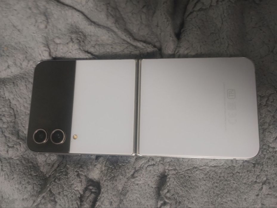 Продам или обменяю Samsung galaxy z flip 4