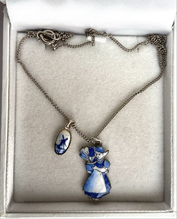 Pandantive olandeze din metal pe lant din metal