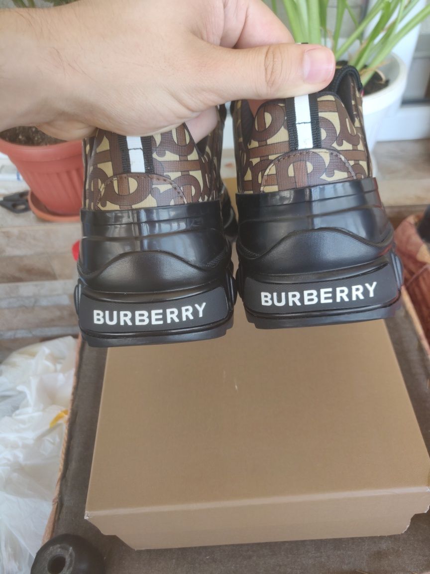 Burberry Monogram Print Arthur Sneakers 41-42 номер