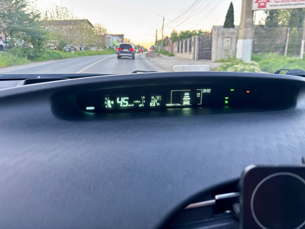 Toyota Prius 3  hibrid solar, nu ride sharing