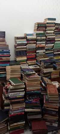 Книги. Много книг. Книги недорого. На декор