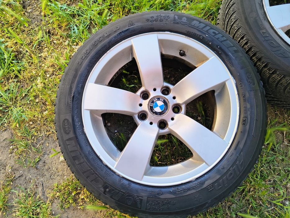 Vând jenti OEM BMW+8 anvelope(4 iarna și 4 vara)