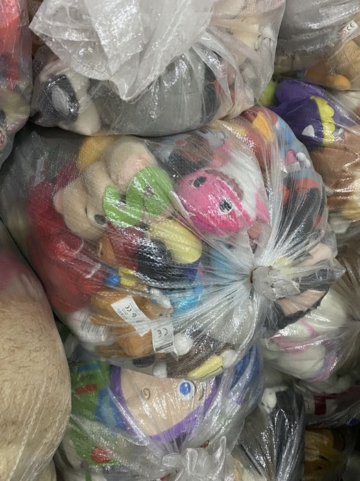 Plușuri jucării mascote din pluș la kg ambalate in cutii de 10 kg