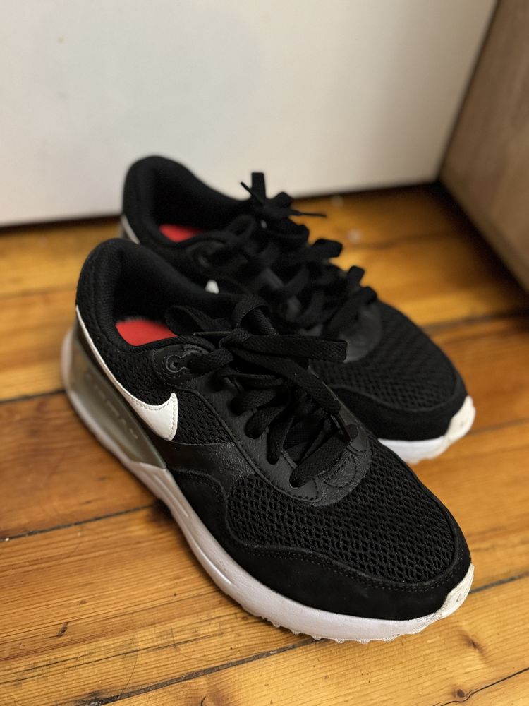Дамски маратонки Nike Air Max SYSTM 36.5