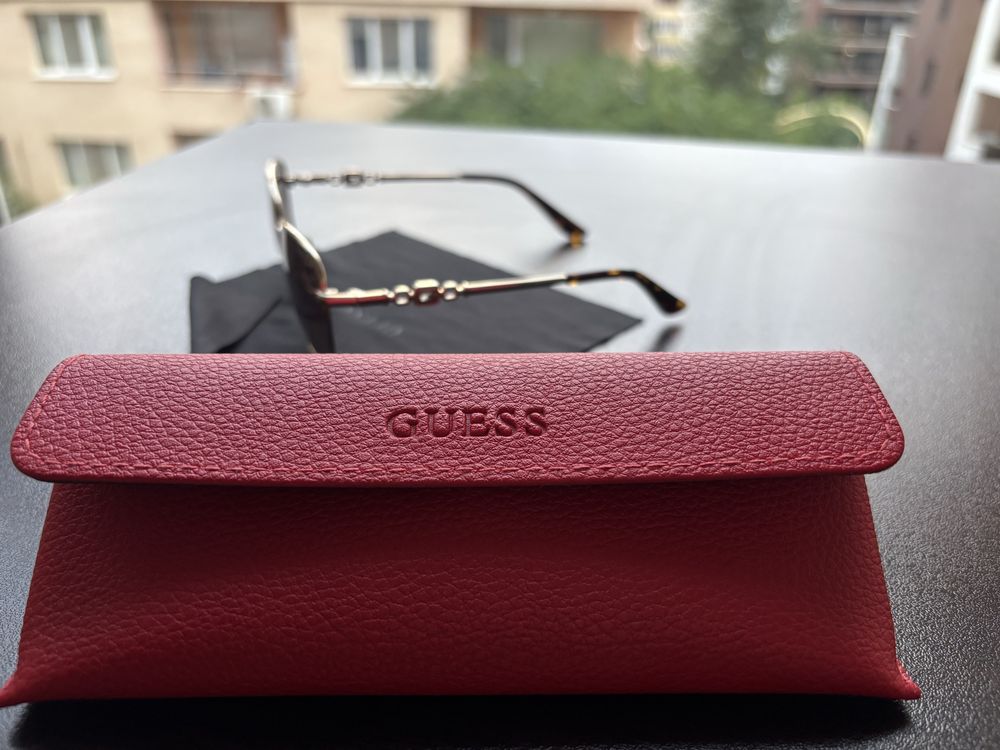 Оригинални очила Guess - с калъф и сертификат