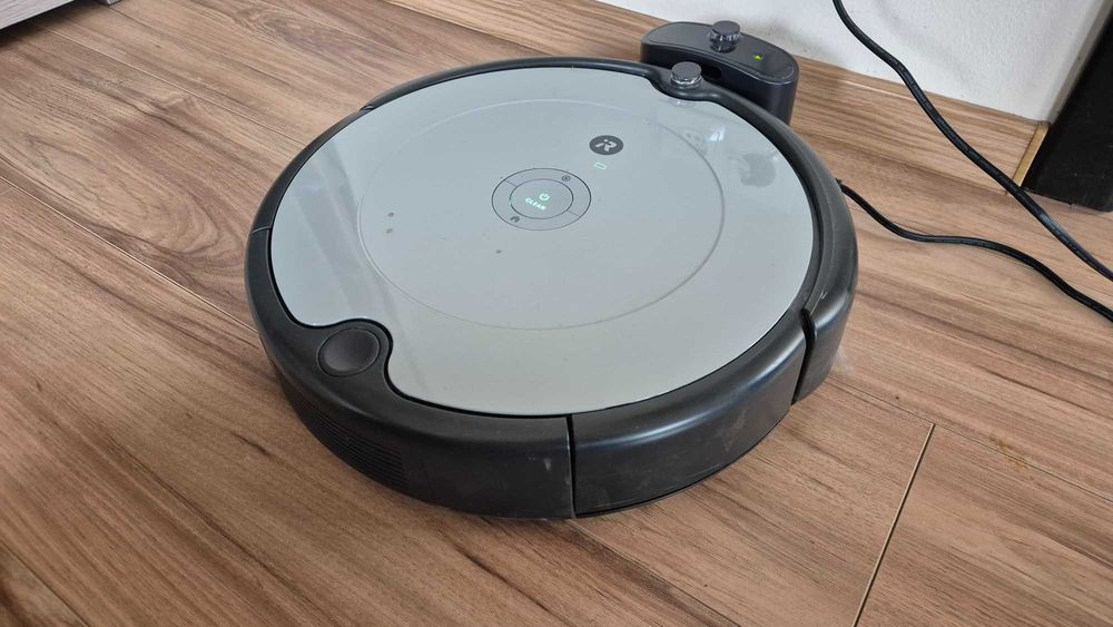 Aspirator iRobot Roomba 698