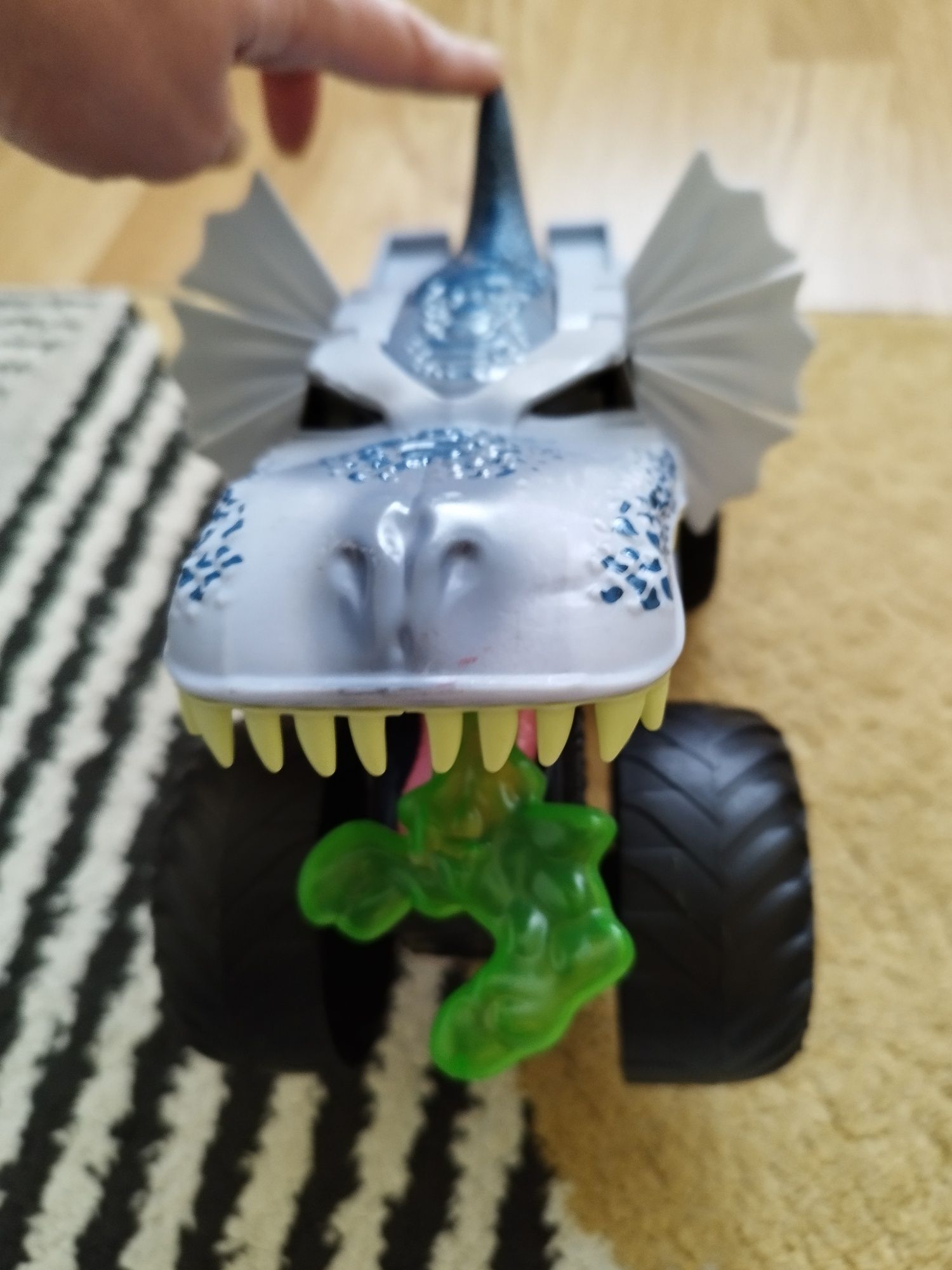Монстър Шарк Hot wheels