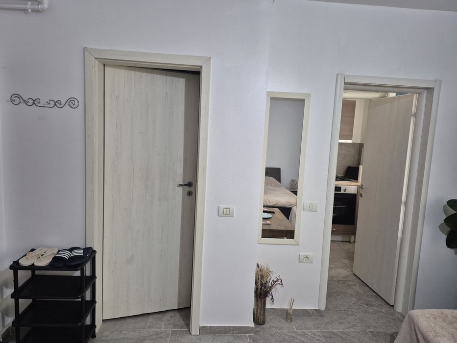 Închiriez studio zona Hanul cu Pește
