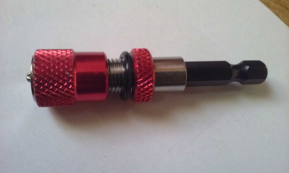 Adaptor magnetic pentru suubelnita cu biti